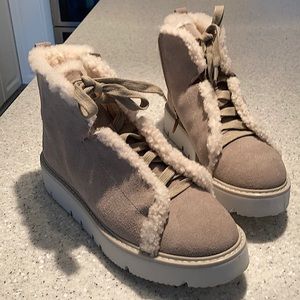 Kenneth Cole Grey/taupe genuine suede booties